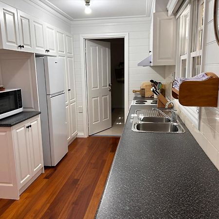 Sails - Elegant, Spacious Beach Villa Port Fairy Extérieur photo