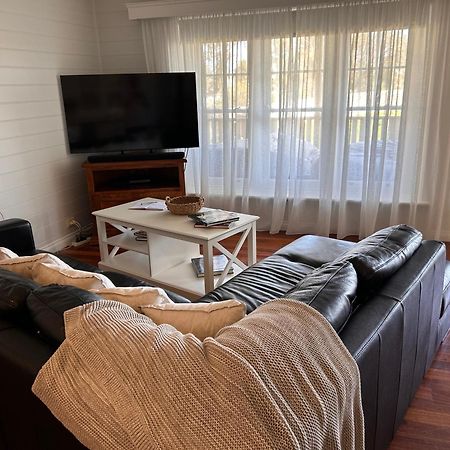 Sails - Elegant, Spacious Beach Villa Port Fairy Extérieur photo