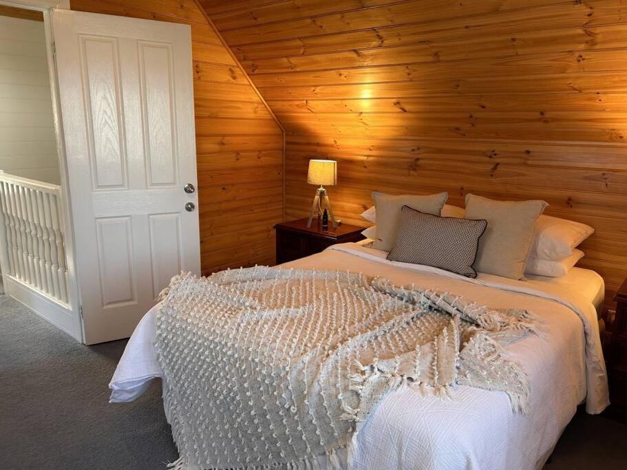 Sails - Elegant, Spacious Beach Villa Port Fairy Extérieur photo