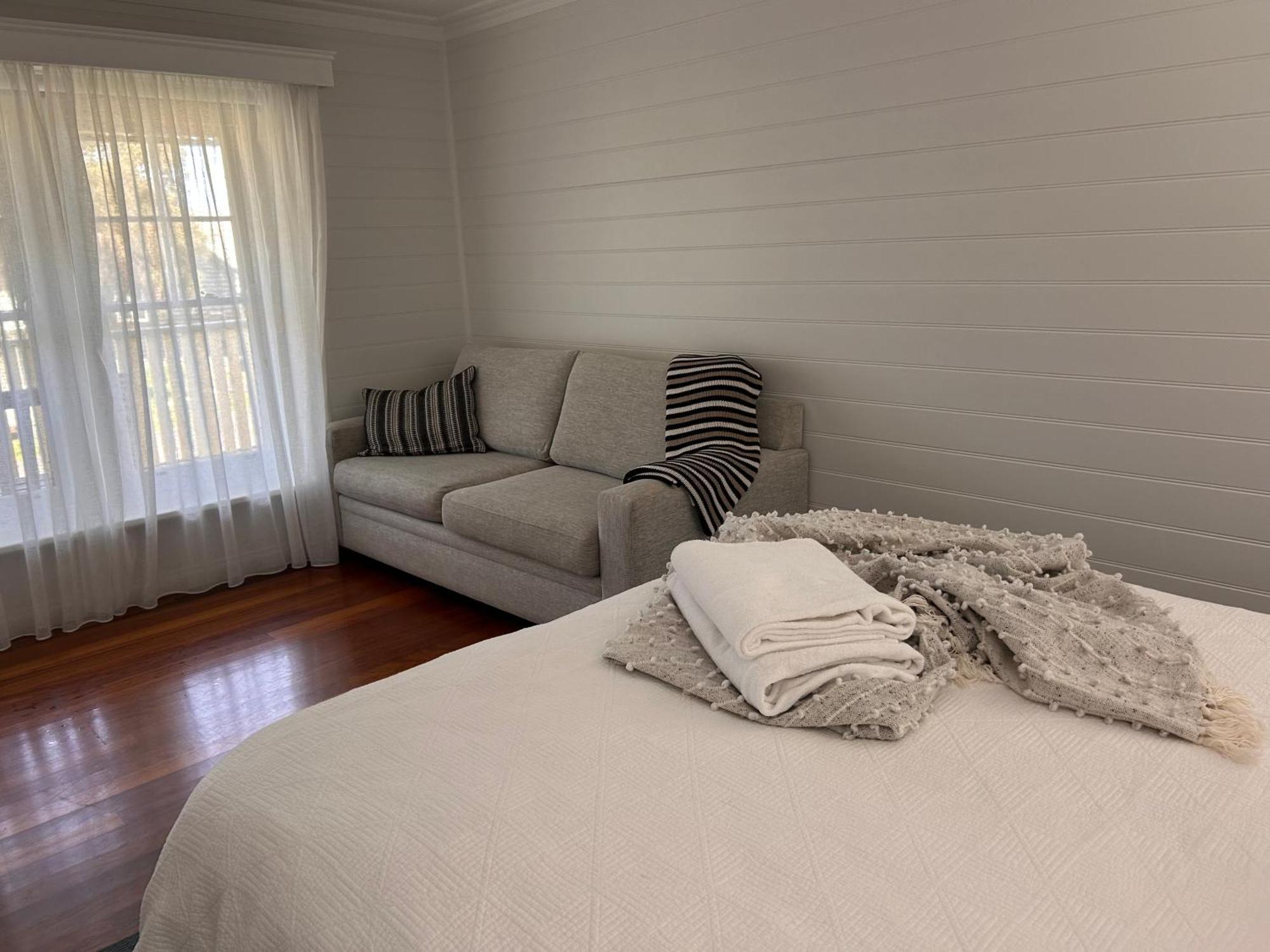 Sails - Elegant, Spacious Beach Villa Port Fairy Extérieur photo